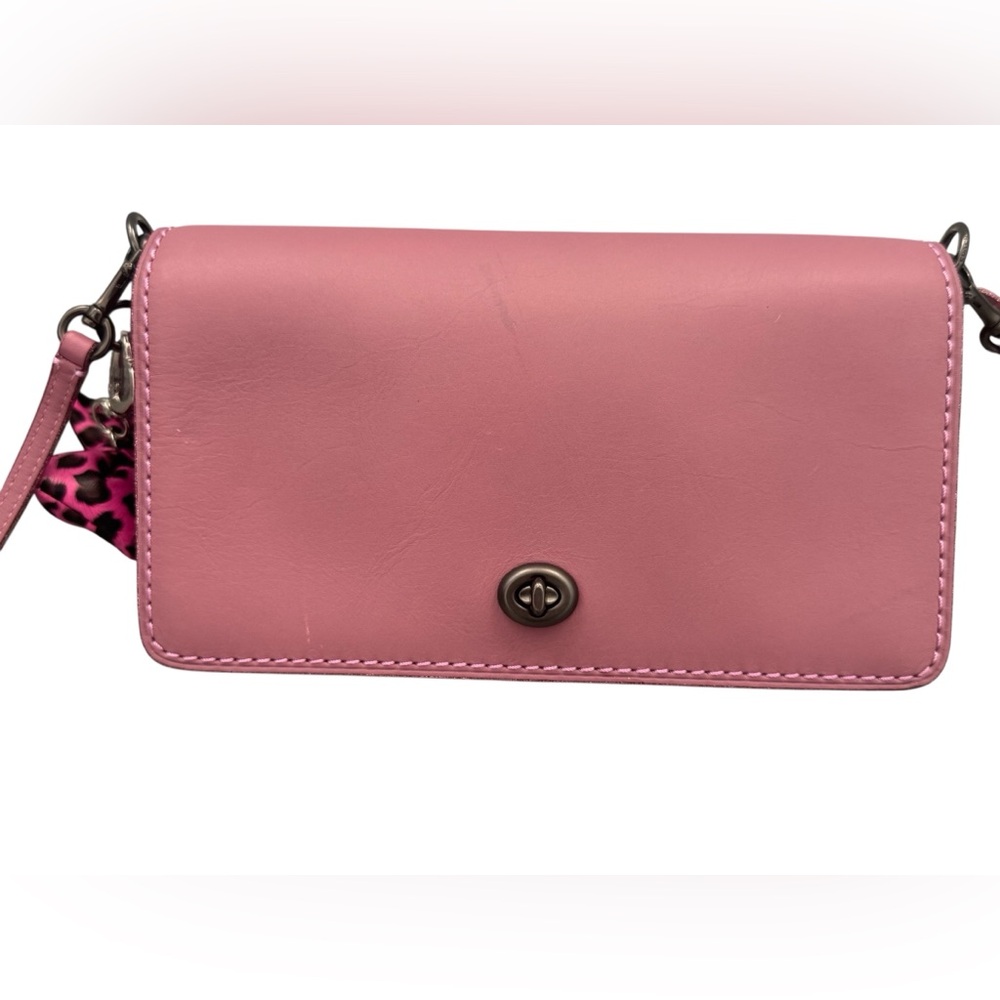 Coach Dinky 1941 Primrose Pink Interior Kisslock Leather Compact Crossbody